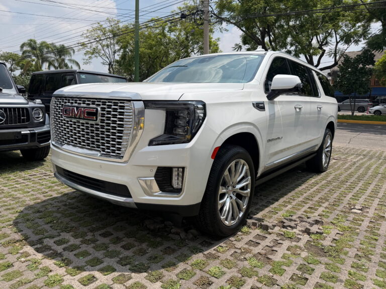 GMC Yukon Denali XL 2023
