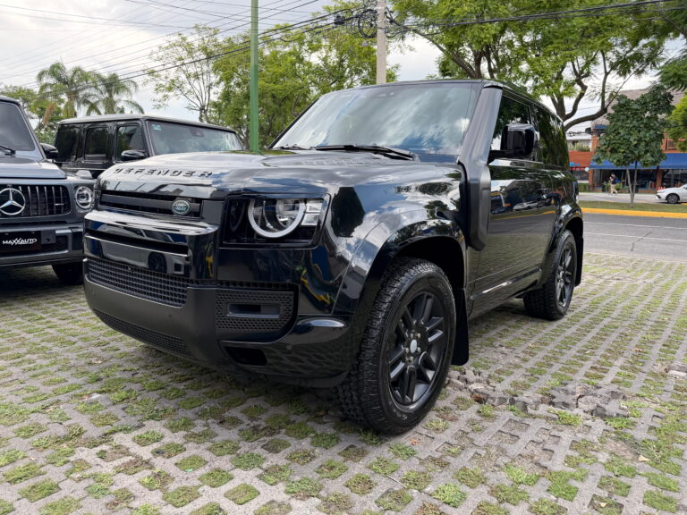 Land Rover Defender 90 MHEV 2024
